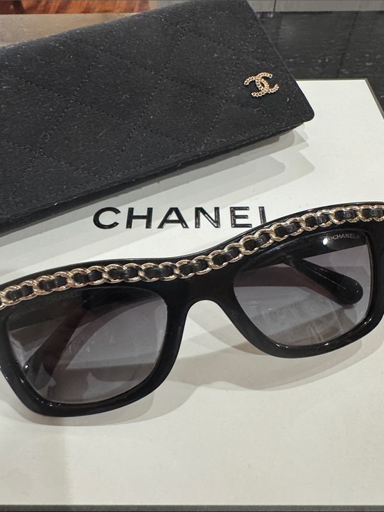 CHANEL Black Cat-Eye Sunglasses with Gold Chain Trim main image 7